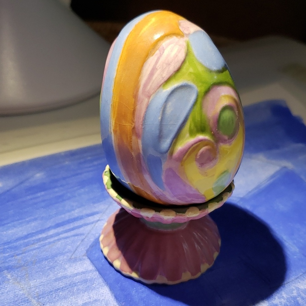 Decorative egg and cup Ceramic
